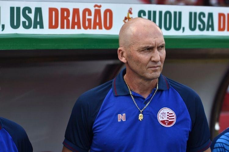 Treinador do Náutico prevê manutenção de equipe, mas mostra preocupação com gramado